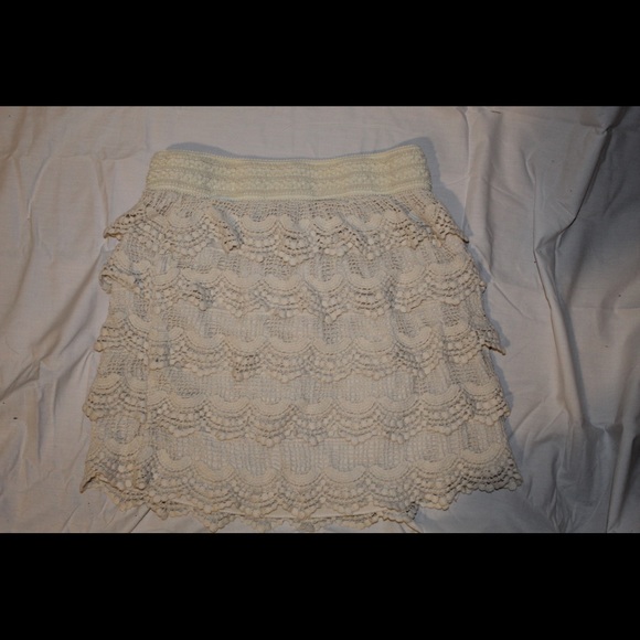 White skirt - Picture 1 of 1